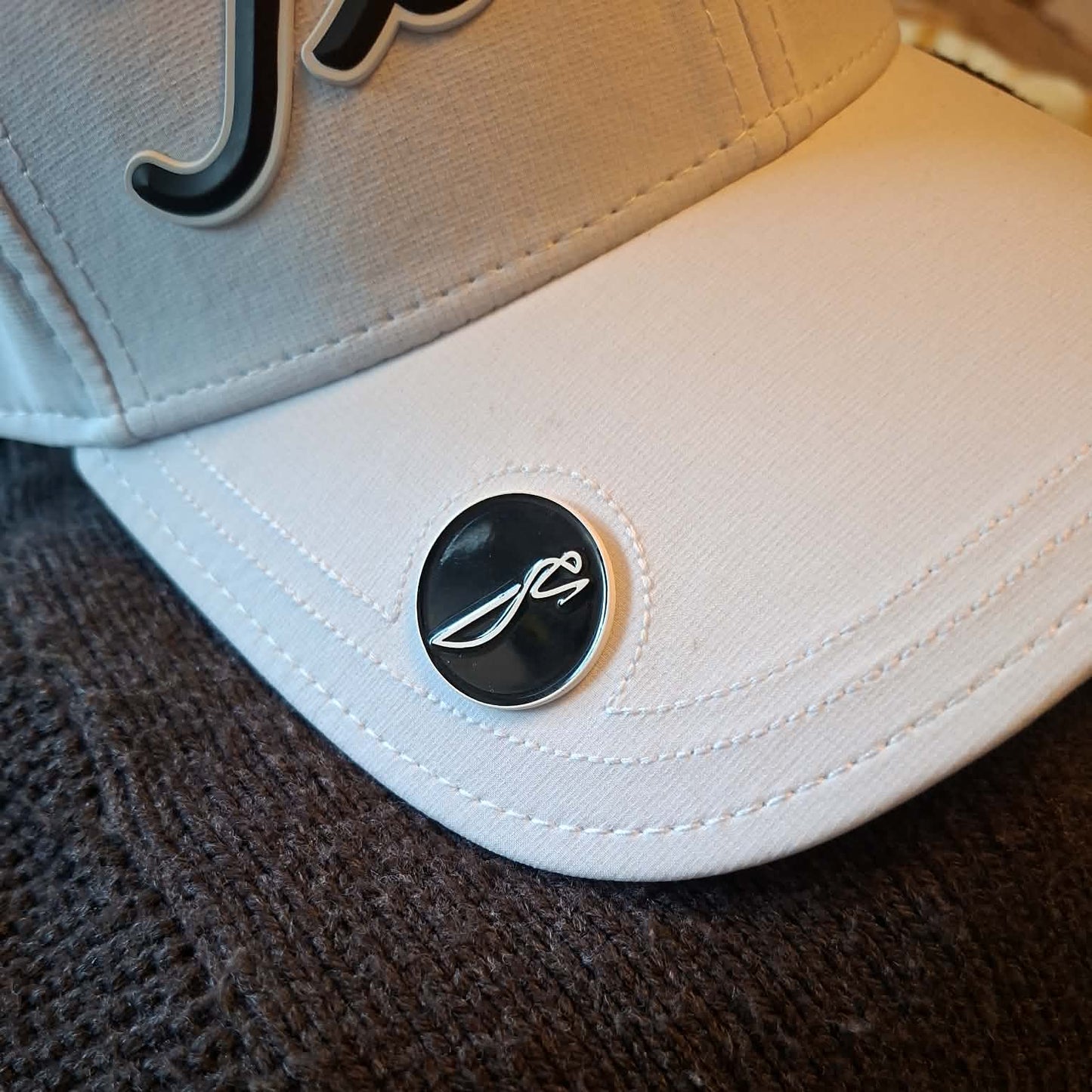Mantis Ball Marker with Magnetic Hat Clip